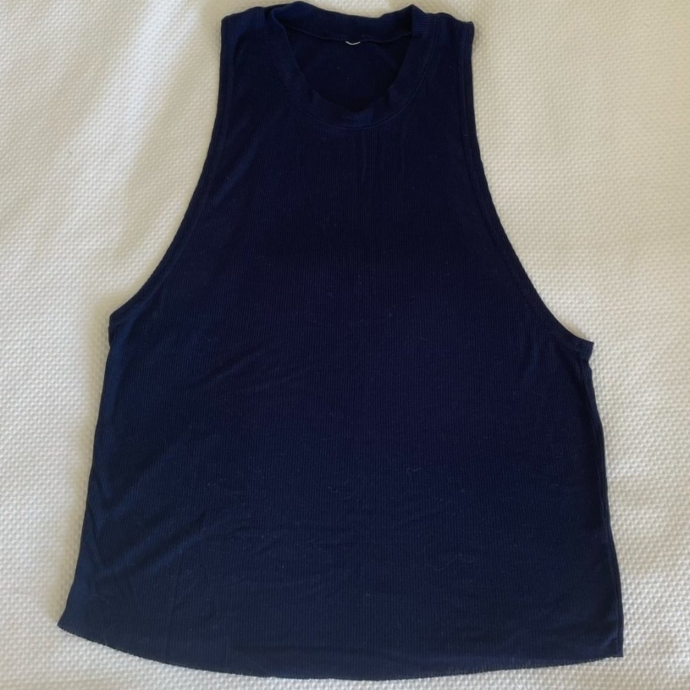 ALO Yoga Ribbed MuscleTee - Picture 3 of 3